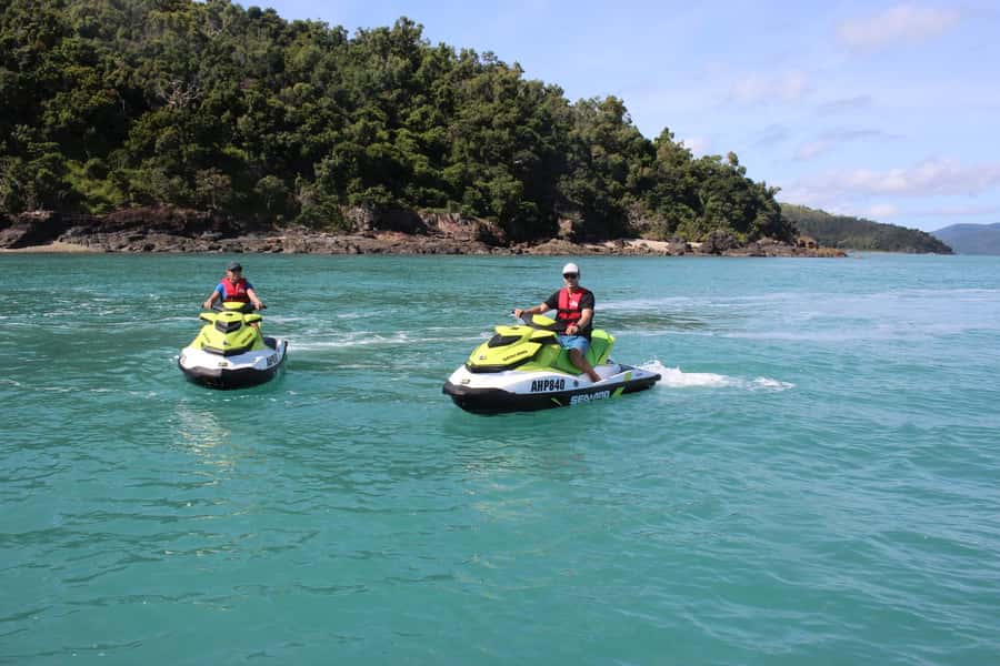 Airlie Beach: Jet Ski Safari Hour of Power and Marine Life - What the guide adds to the hour