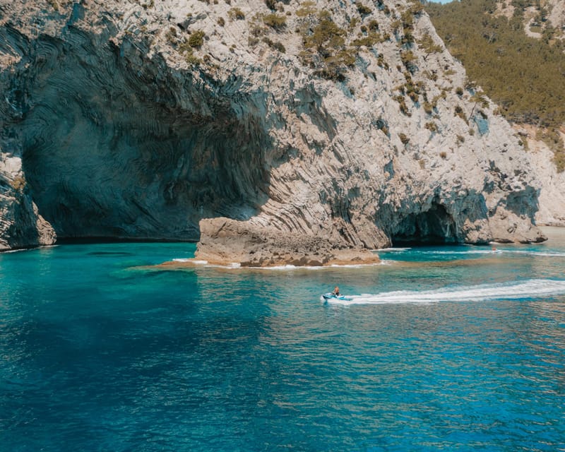 Alcudia: JetSki Tour Coll Baix beach & Caves (free Photos) - The cave, with a weather warning