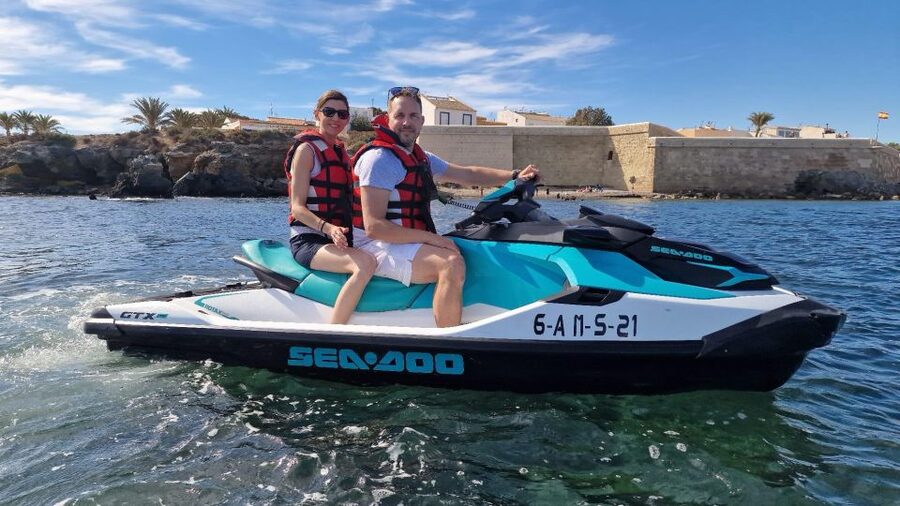 Alicante: Jetski Excursión to Tabarca Island with snacks - Reaching Tabarca by Jet Ski
