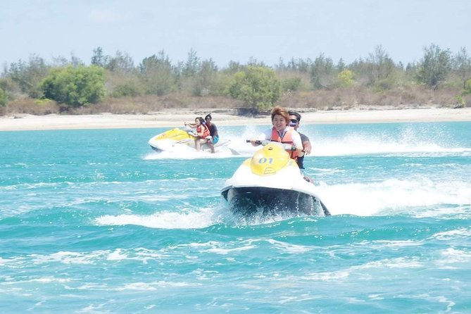 Bali Parasailing - Banana Boat - Jet Ski - Choosing your ride at Tanjung Benoa