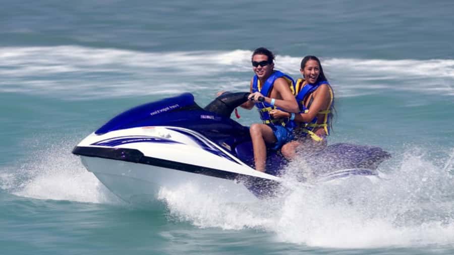 Bali: Watersport Jetski Flyfish Banana Boat Exclusive - Jetskiing across the Benoa water