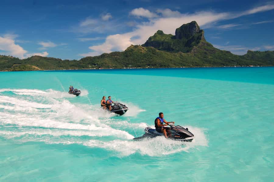 Bora Bora Adventure Day: 4X4 and Jet Ski with Lunch - Two hours on the lagoon by jet ski