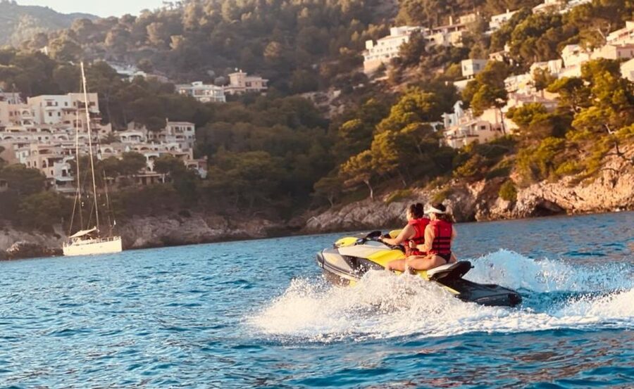 Cala Millor: Jetski Tour of Sea Lion Cave or Caves of Artà - Who should book this outing?