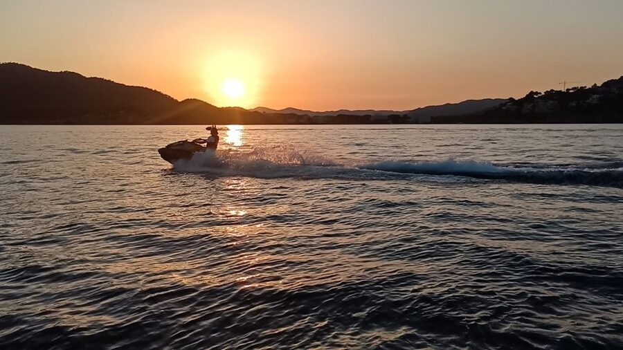 Cala Millor: Jetski Tour of Sea Lion Cave or Caves of Artà - Meeting in Cala Bona, then getting on the water