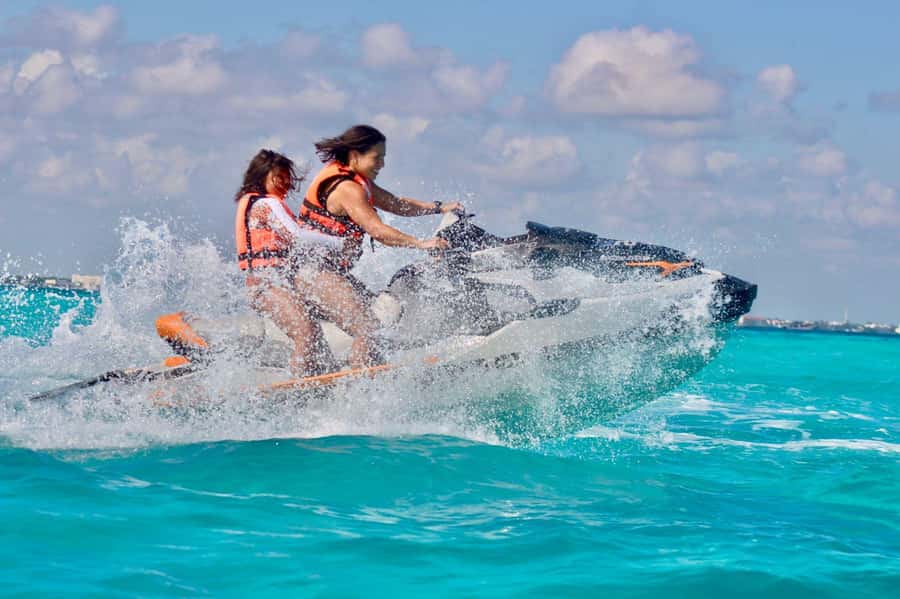 Cancun: Jet Ski Rental in Ocean Side - Ocean side, not lagoon water