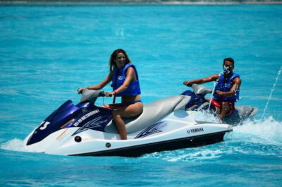 Waverunner in Nichupte Lagoon