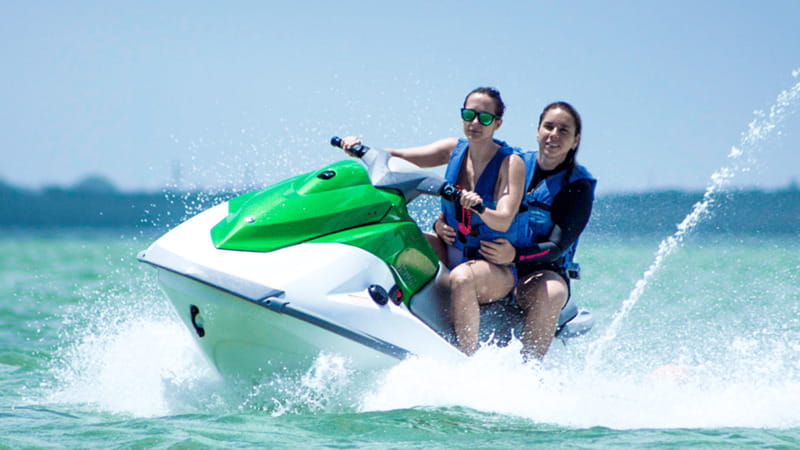 Cancun: Waverunner in Nichupte Lagoon - Photos, lockers, and what to bring