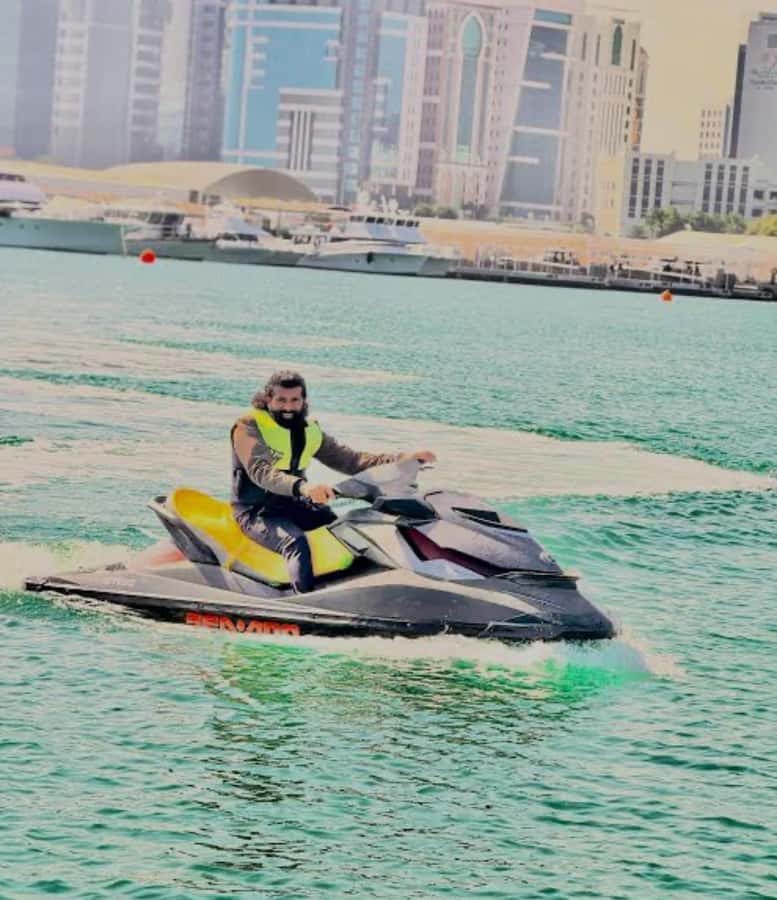 Doha: Jet Ski Adventure with Skyline and Pearl Qatar View - What to bring and what to wear