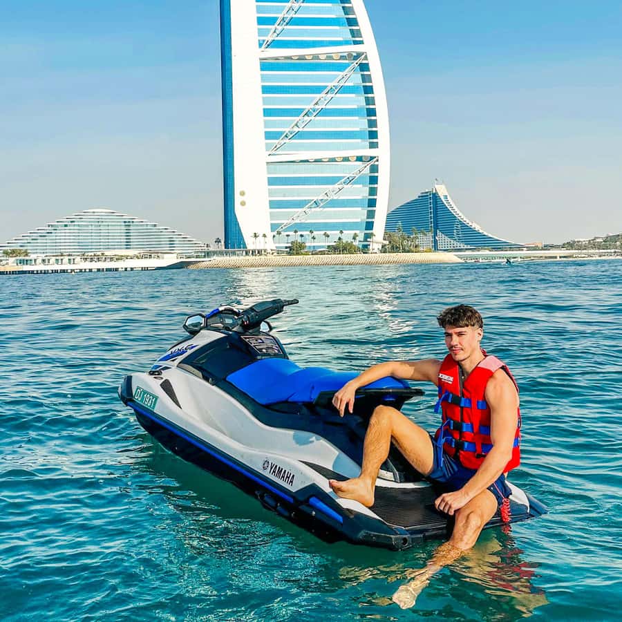 Dubai: Experience Jet Ski to Burj Al Arab +PICTURES & VIDEOS - Why the guide matters