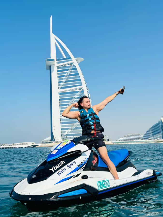 Dubai: Jet Ski Tour of Burj Al Arab with Photos - Returning with views toward downtown Dubai