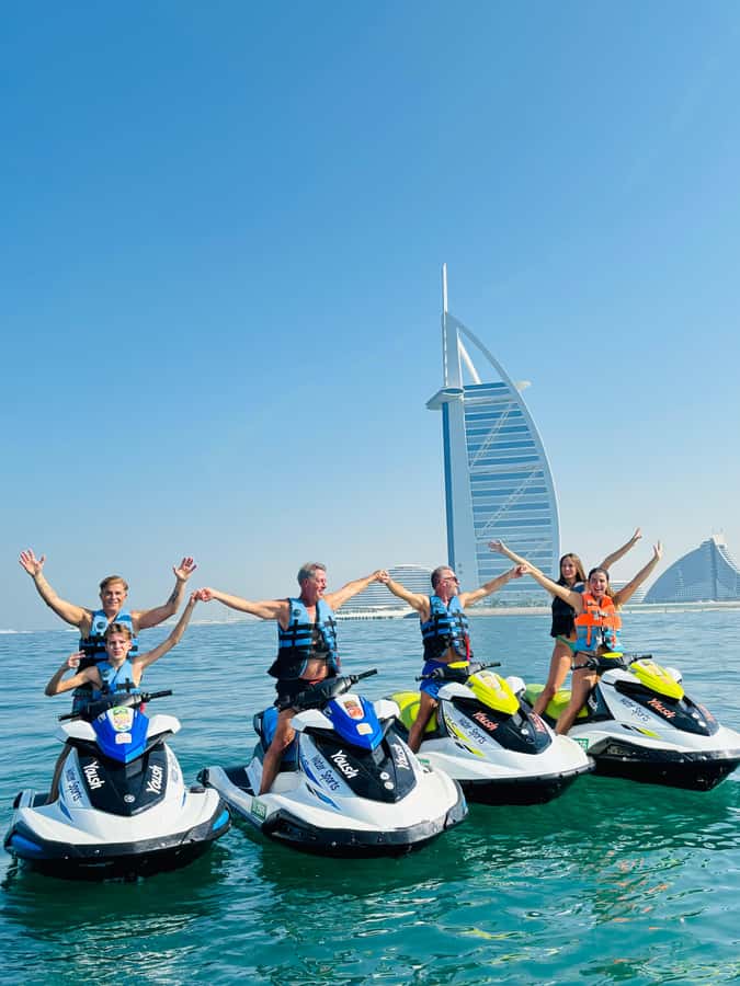 Dubai: Jet Ski Tour of Burj Al Arab with Photos - Language support and staff style