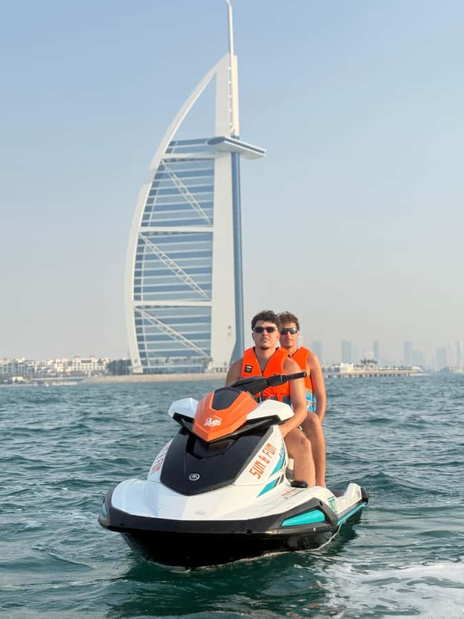 Dubai jet ski: visit the Burj al Arab and Atlantis with photos and videos - How the guide handles first-timers