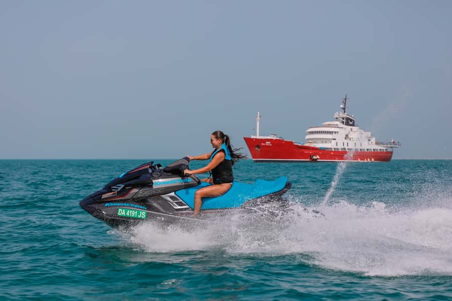 Dubai: Jetski, Burj Khalifa, Burj Al Arab, Juice, & Photos - A short, high-energy look at Dubai from the sea
