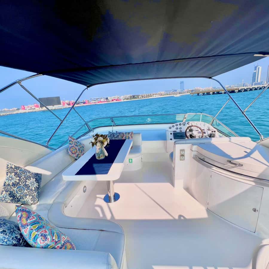Dubai:Yacht Sightseeing with 30mins Jet-ski on Ain Dubai - The 30-minute jet ski session