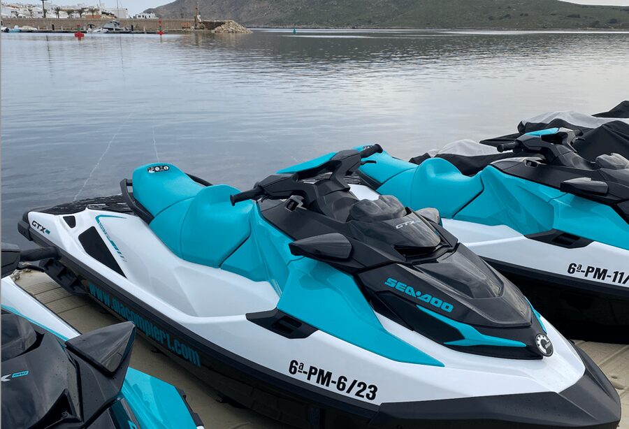 Excursion Jetski, 30 minutes - Fornells, Menorca - The companion option changes the value