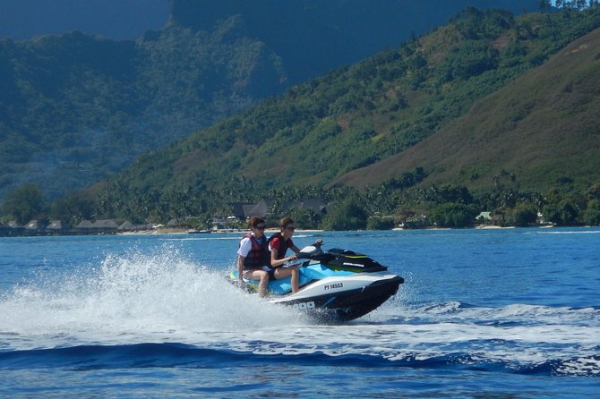 Jet-Ski Découverte 1H00 Jet Ski excursion to Moorea (Single or two-seater) - A wildlife stop with stingrays and black-tip sharks