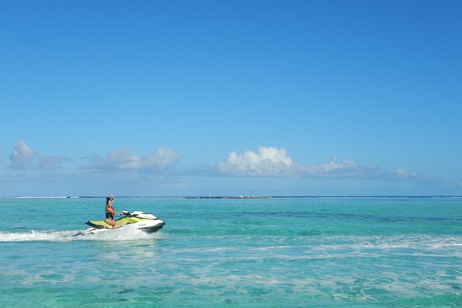 Jet-ski excursion 3 hrs Jet ski excursion to Moorea (single or two-seater) - Riding along Moorea’s north coast