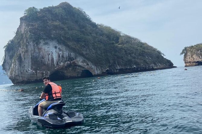 Jet Ski Jet Ski Rental in Puerto Vallarta - Riding Puerto Vallarta Bay from Flamingos Beach