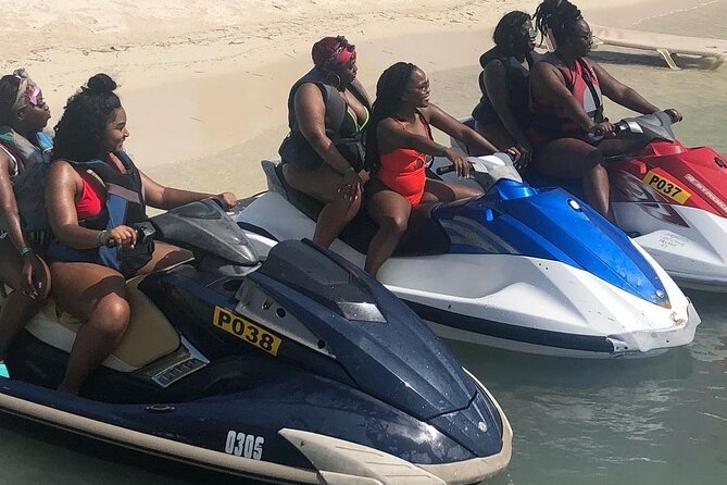 Jet Ski/ Parasailig Water Activity in Montego Bay Jamaica. - Who will enjoy this Montego Bay outing?