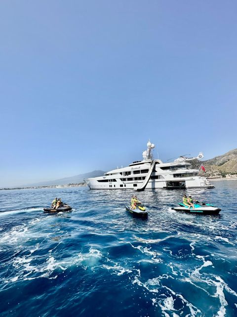 Jet ski Rent in Taormina and Letojanni. Partner White Lotus - The beach facilities make the outing easier