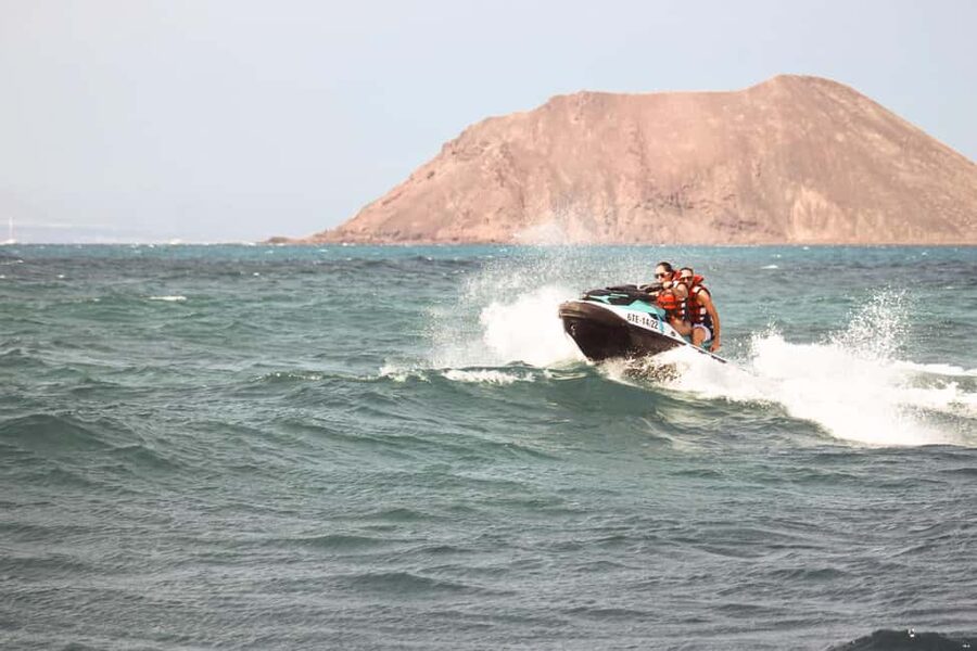 Jet Ski Tour Corralejo, Isla de Lobos - The 20-minute run toward Isla de Lobos