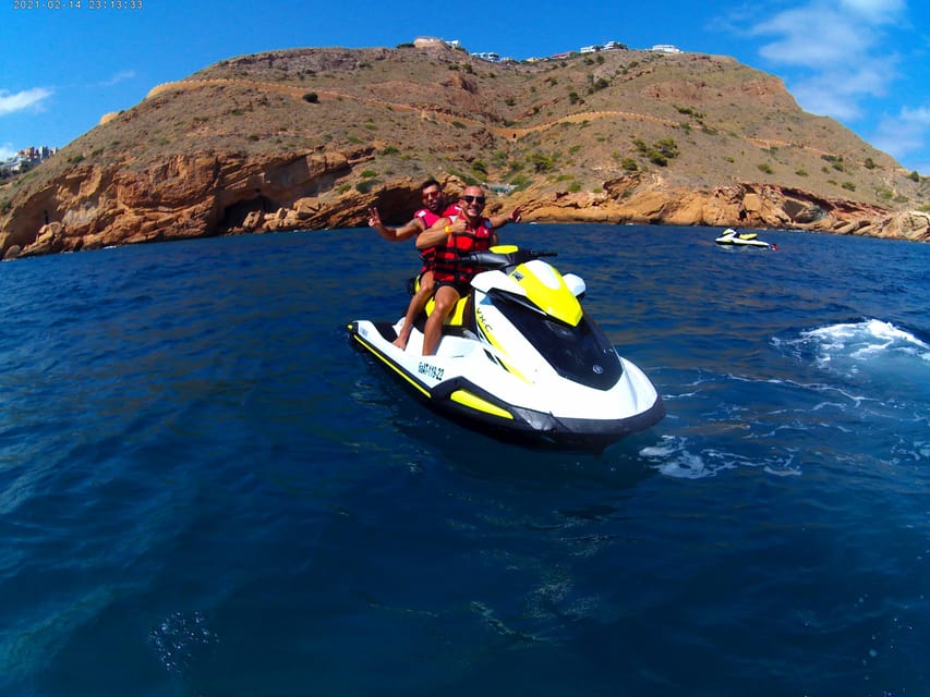 JETSKI 30MIN (INGLES) - Getting Ready With Life Jackets and Optional Wetsuits