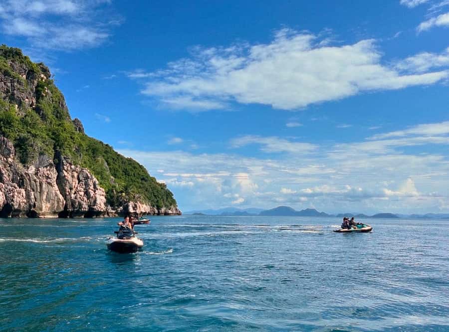 Koh Samui: Jetski Safari, Snorkeling to Pig & Virgin Islands - Pig Island and its free-roaming pigs