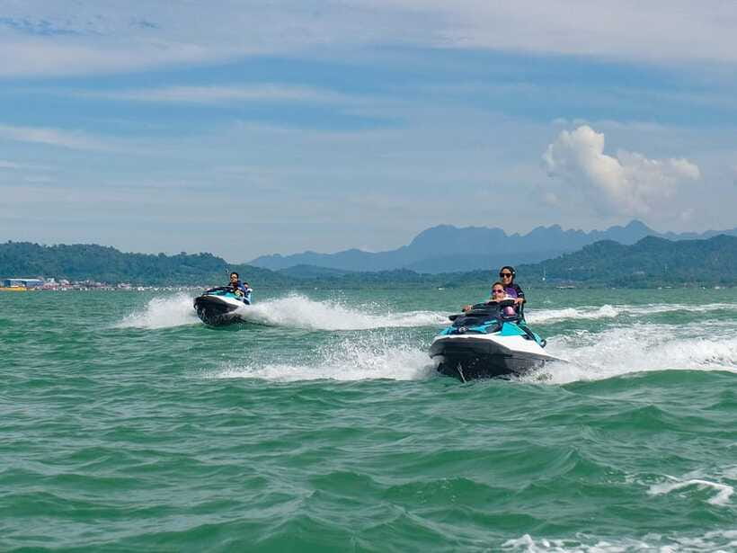 Langkawi: Jet Ski Tour Island Hopping Dayang Bunting - The choice between kayaking and staying on the water