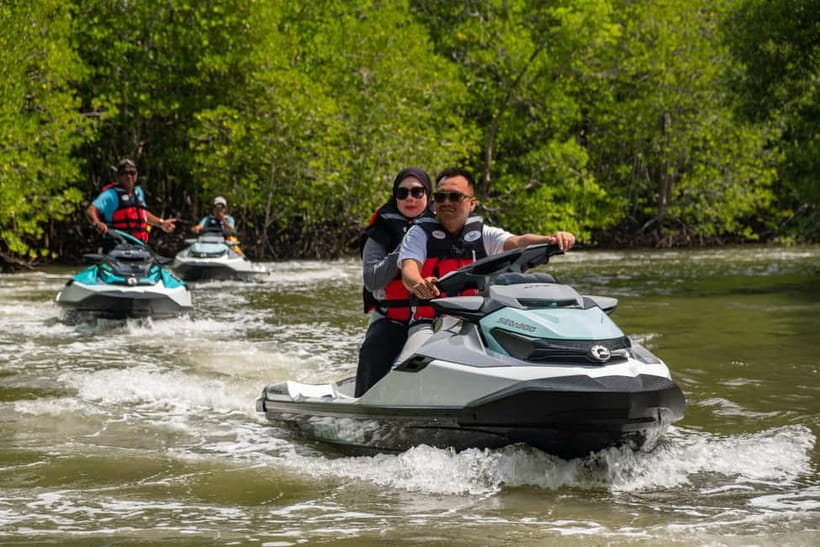 Langkawi: Jet Ski Tour UNESCO Kilim Geopark Free Video - Eagle watching over Kilim’s waterways