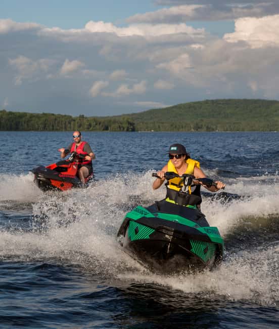 Laurentians: Jetski experience - Arriving at the Lac-des-Plages beach
