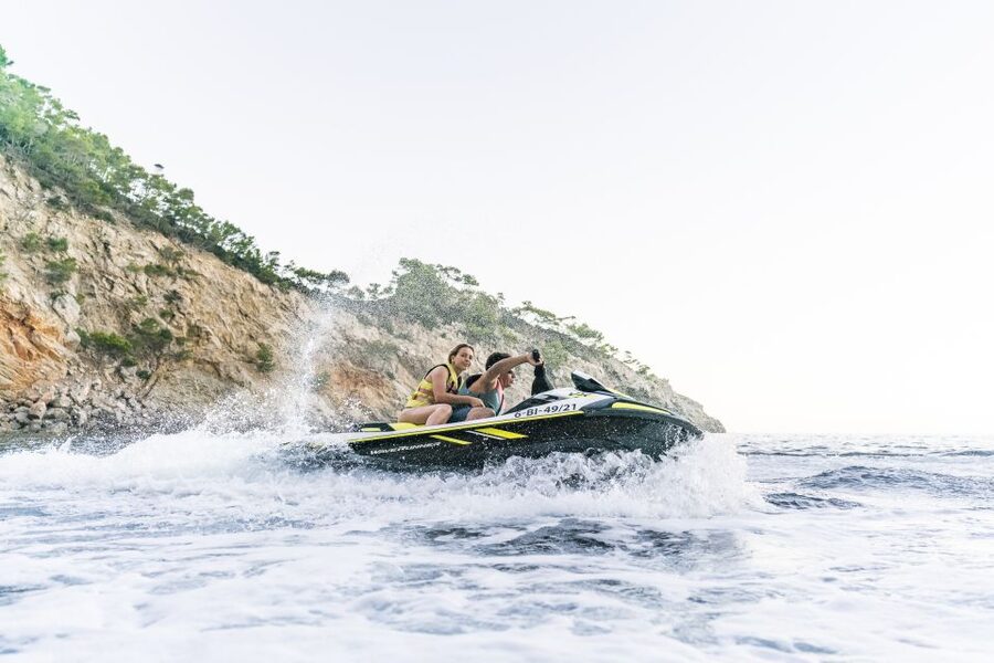 Mallorca: Alcudia Bay Jet Ski Tour - Cap de Menorca and the beach stop