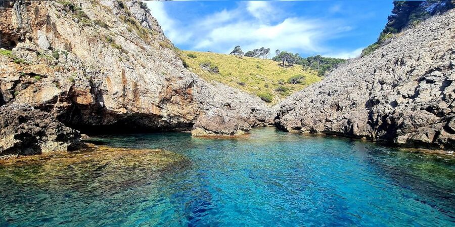 Mallorca Alcudia: Jack Sparrow Cave Jet Ski Tour - Swimming and snorkeling at Jack Sparrow Cave