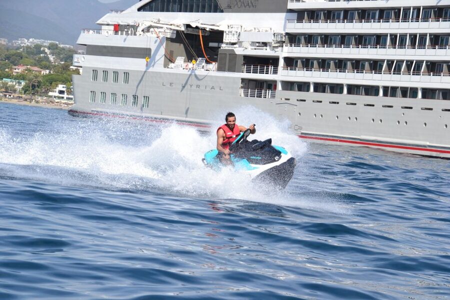 Marbella: Jetski tour along the coast of Marbella - Seeing Marbella from Nagüeles Beach