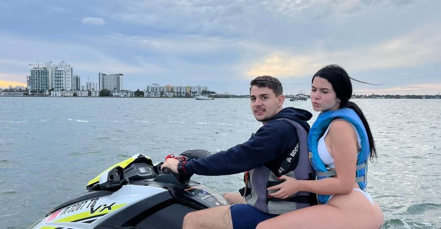 Miami: Miami Beach Jetski Ride with Boat and Drinks - One hour on the water, with room for speed and scenery