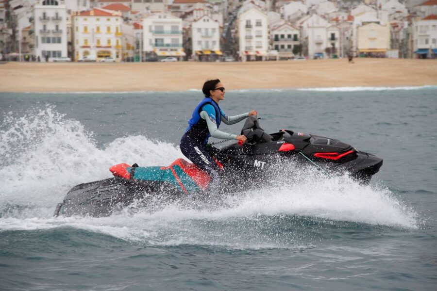 Nazaré: Jet Ski Rental - The first few minutes: instructions and safety gear
