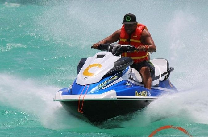 Palm Beach Aruba Waverunner Rentals - The safety briefing sets up the ride