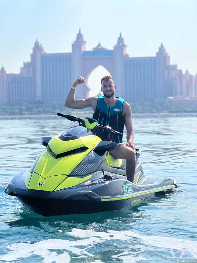 Palm Jumeirah: 1.5-Hour Guided Jet Ski Tour - The private island and the return to harbor