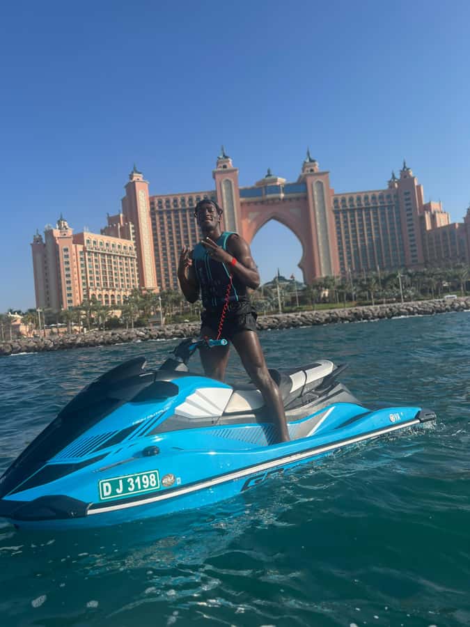 Palm Jumeirah: 1.5-Hour Guided Jet Ski Tour - Who should book this ride?