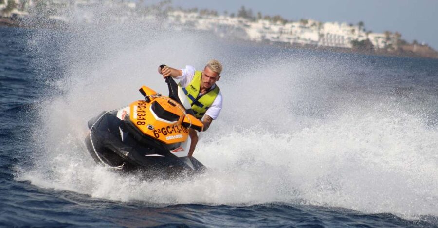 Puerto del Carmen: Single or Double Jet Ski Rental - Getting started at Paracraft Lanzarote