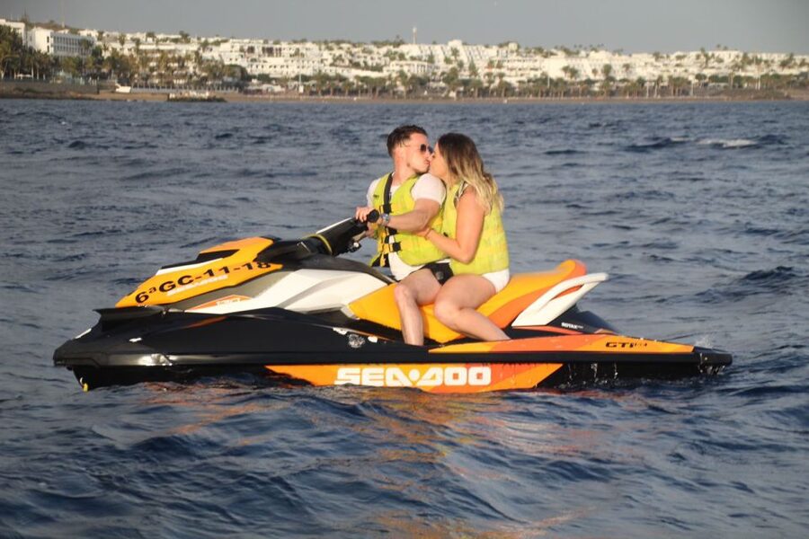 Puerto del Carmen: Single or Double Jet Ski Rental - Choosing a single or double jet ski