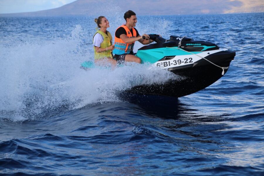 Puerto del Carmen: Single or Double Jet Ski Rental - Safety, age, and physical limits