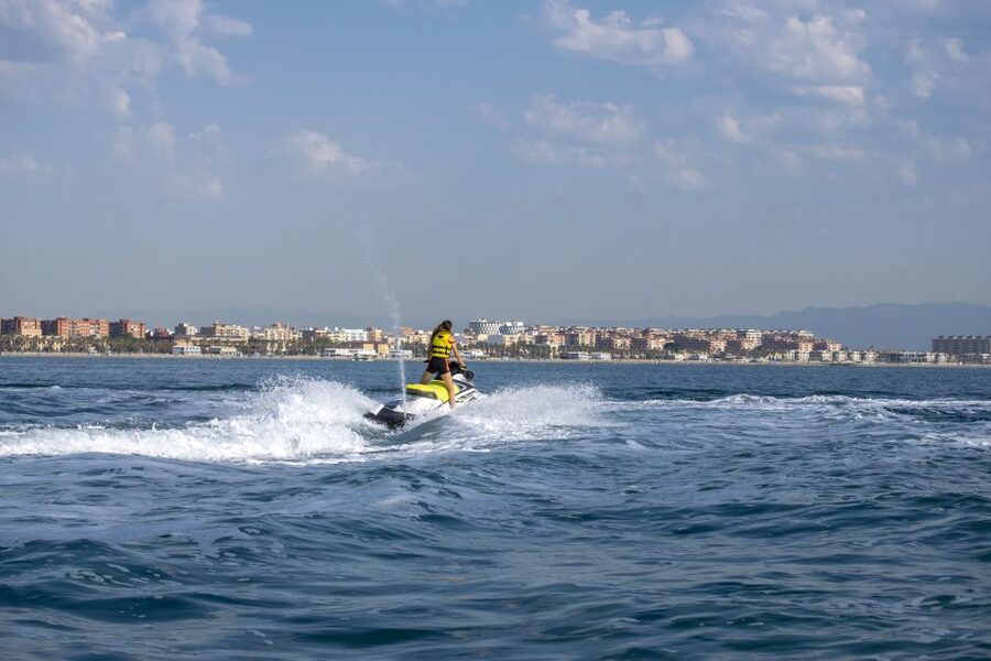 Valencia: Jet Ski Tour + Paddle Surf + Photos + Free drink - Valencia’s bay from the water