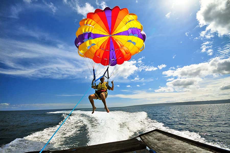 Watersport Bali: Banana Boat, Parasailing, JetSki + Spa Bali - Banana Boat fun for a group