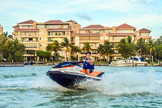 Waverunners Rentals in Cancun - Riding the Jet Ski on Nichupte Lagoon